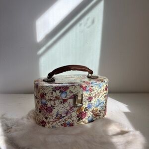 Vintage Floral Oval Makeup Bag with Brown Handle